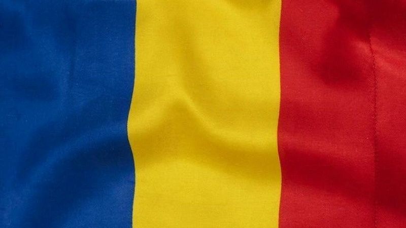 Очевидцы сняли рвущего флаг ЕС в день Европы румынского евродепутата Шошоакэ 