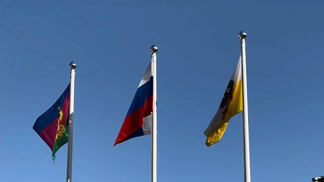 С Днем Конституции поздравил краснодарцев Евгений Наумов