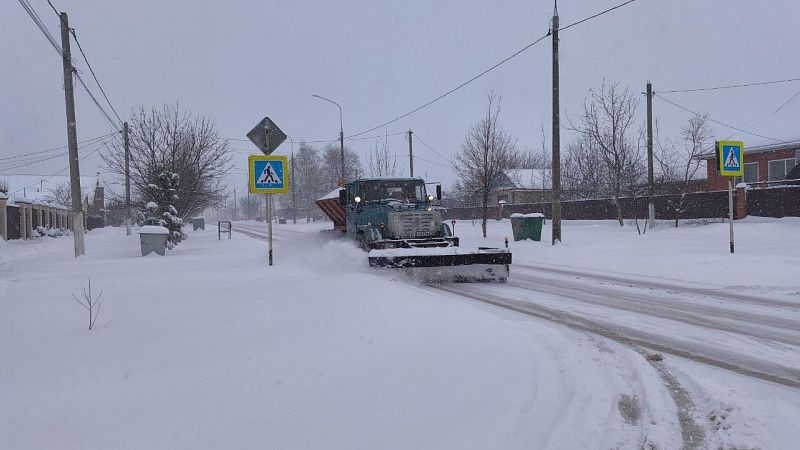 Губернатор поручил не допускать простоя снегоуборочной техники на Кубани