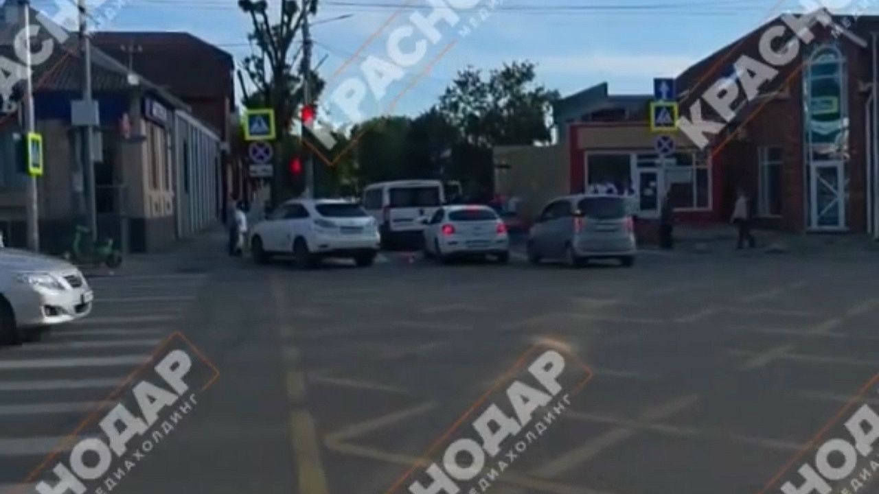 После ДТП в больницу попали водитель и пассажирка квадроцикла в Краснодаре
