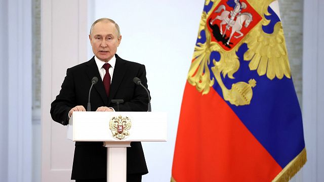 Президент России вручил Героям России «Золотые звезды» и обратился к тем, кто на передовой 