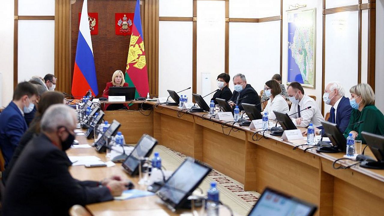 Вице-губернатор Анна Минькова во время совещания. Фото: пресс-служба администрации Краснодарского края