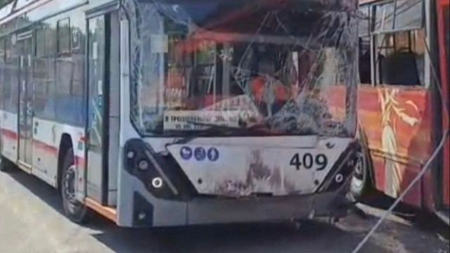 Водитель троллейбуса насмерть сбил сотрудника мойки депо в Краснодаре