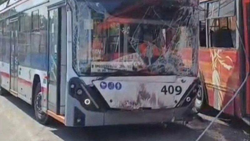 Водитель троллейбуса насмерть сбил сотрудника мойки депо в Краснодаре