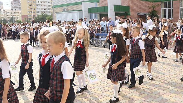 Больше 72 тысяч юных кубанцев будут добираться на учебу на школьных автобусах Фото: Телеканал «Краснодар»