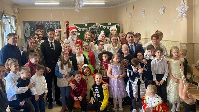 Краснодарские студенты-педагоги провели «Новогоднюю ёлку» для солнечных деток