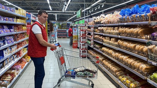 Один магазин ежедневно передает до 100 кг еды нуждающимся Фото: Телеканал «Краснодар»