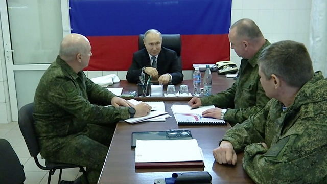 Владимир Путин посетил штабы группировки войск «Днепр» и национальной гвардии «Восток»