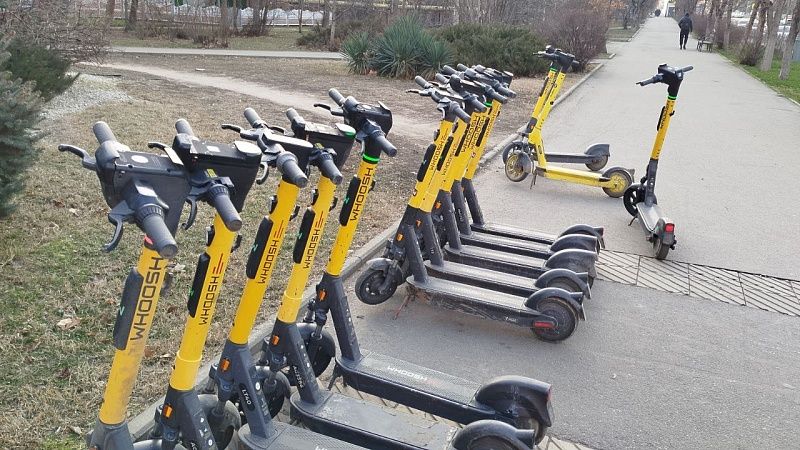 Подросток погиб, столкнувшись на электросамокате с мусоровозом в Домодедово