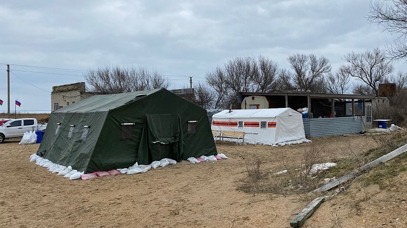 Повторные выбросы мазута зафиксировали на нескольких пляжах Анапы