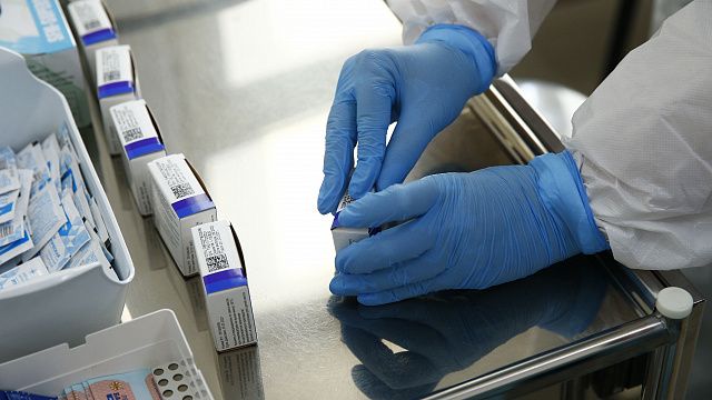 В Темрюке сотрудницы районной больницы получали взятки за проведение фиктивной вакцинации от коронавируса