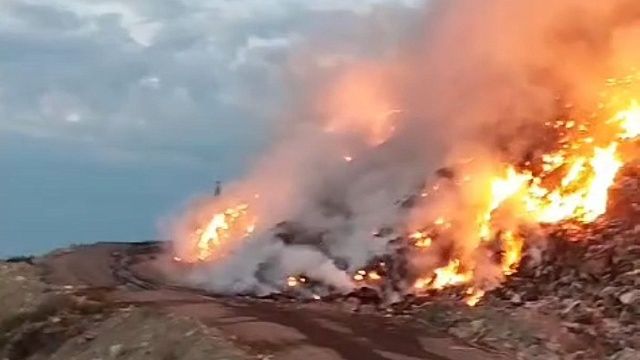 Мусорный полигон загорелся в Новороссийске