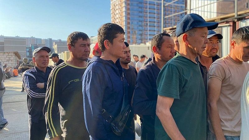 Силовики выявили 46 мигрантов на стройке в Краснодаре