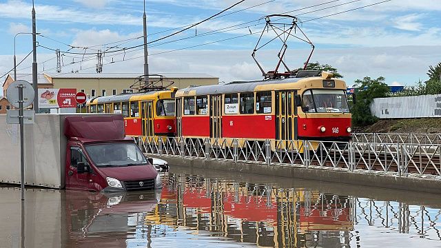 Из-за подтопления улиц в Краснодаре временно изменилась схема движения общественного транспорта, фото: телеканал «Краснодар»