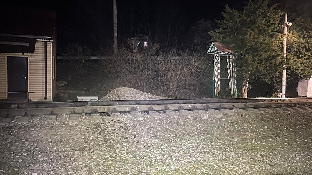 Поезд насмерть сбил ночью мужчину на Кубани