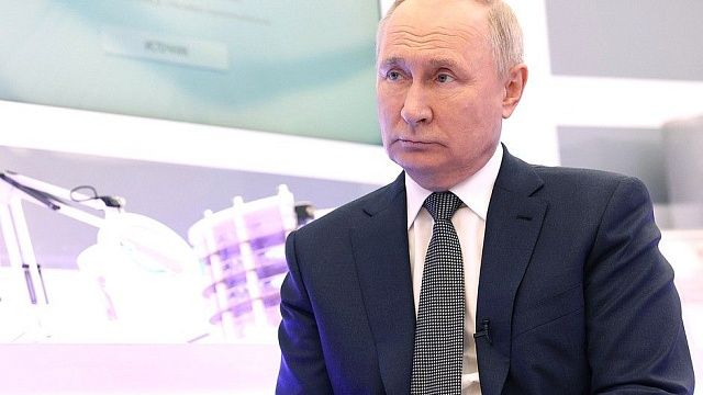 Владимир Путин поздравил военнослужащих ВКС с наступающим Днем защитника Отечества