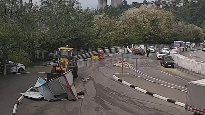 ДТП с перевёртышем перекрыло движение на Мамайском перевале в Сочи