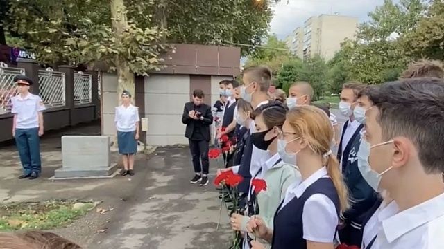 В память о жертвах теракта в Краснодаре в 2003 году установлен мемориал. Фото: телеканал «Краснодар» 