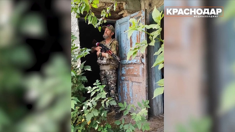 Боец Сергей Дударев вернулся с СВО и помогает собирать гумпомощь в Краснодаре
