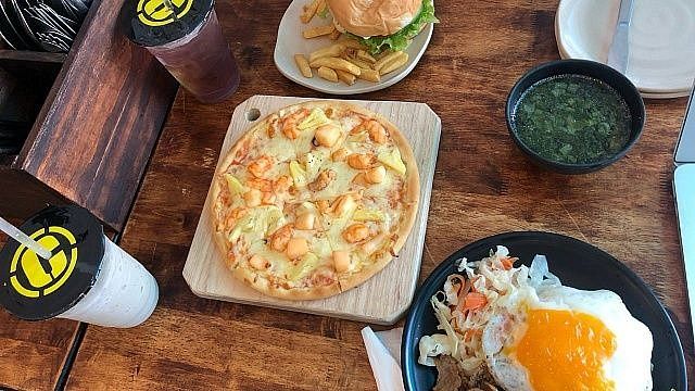 Огромный бургер попытался проглотить и повредил мозг житель Греции