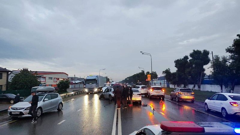 Пожилой водитель устроил ДТП на Ростовском шоссе