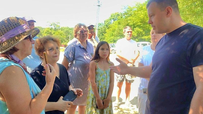 Коммунальщики проложили трубы под рекой, чтобы вернуть воду жителям Лермонтово 