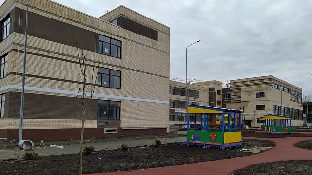 Школу по улице Конгрессной построили на 97%. Фото: пресс-служба администрации Краснодара