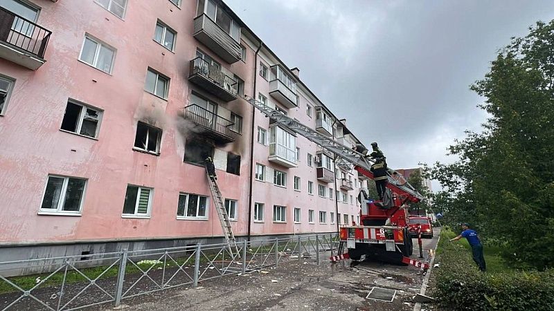 Четыре человека пострадали после взрыва в жилом доме в Псковской области