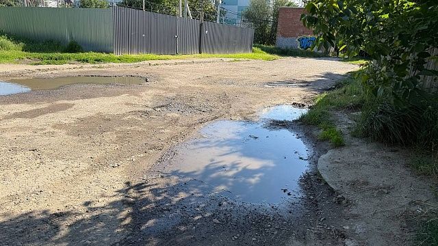 Восемь пригородных дорог отремонтируют после жалоб жителей хутора Ленина 