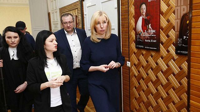 Анна Минькова посетила краснодарский Центр «Дети лучики»