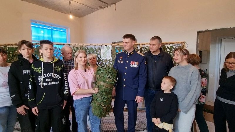 Партию маскировочных сетей бойцам СВО передали жители Гидростроя Краснодара