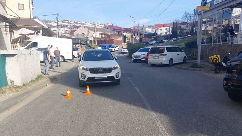 Перебегавший дорогу ребенок попал под колеса иномарки в Сочи
