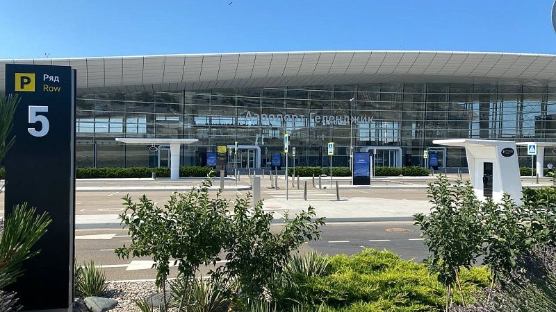 Ограничения на прием самолетов сняли спустя час в аэропорту Геленджика