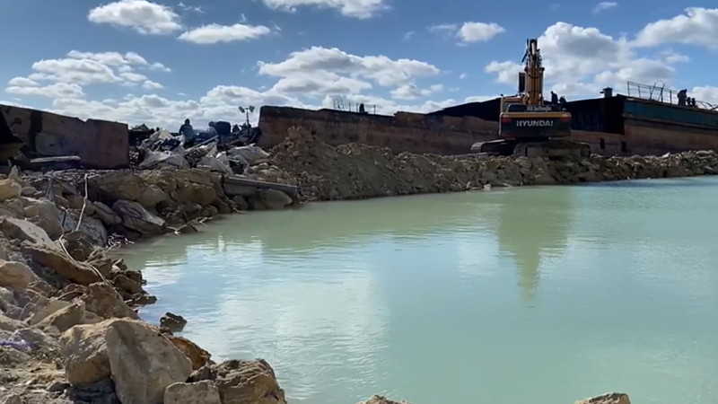 Танкер «Волгонефть-239» разобрали наполовину в Анапе