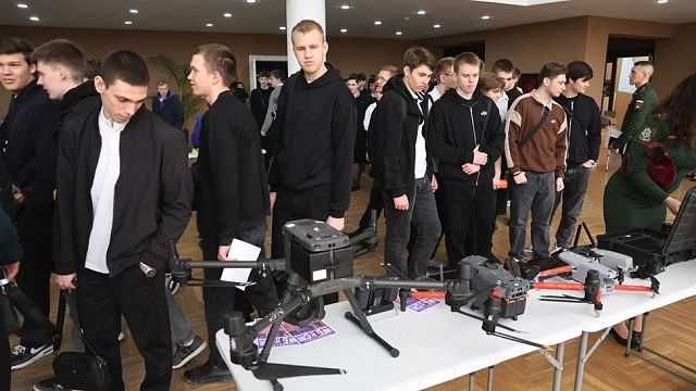 Более 500 студентов посетили форум БПЛА «Пилоты нового времени» в Армавире