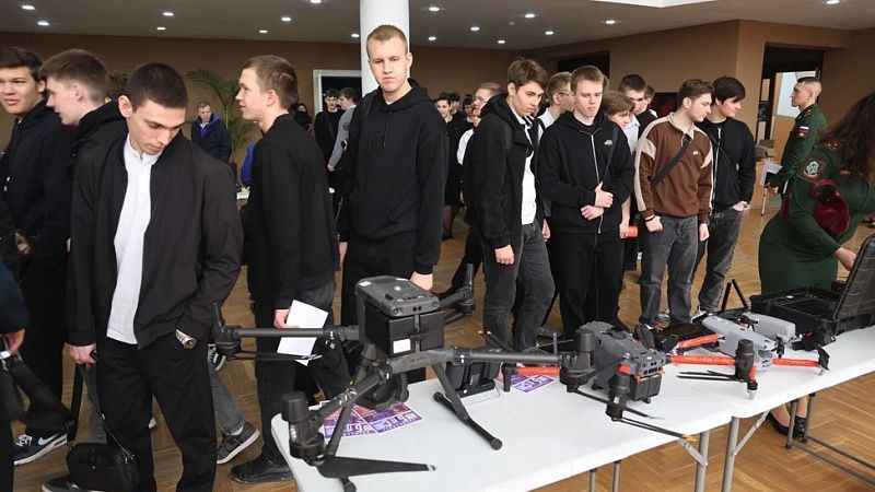 Более 500 студентов посетили форум БПЛА «Пилоты нового времени» в Армавире