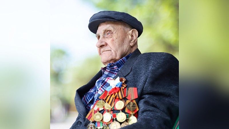 Кондратьев поздравил со 101-летием ветерана войны из Усть-Лабинского района