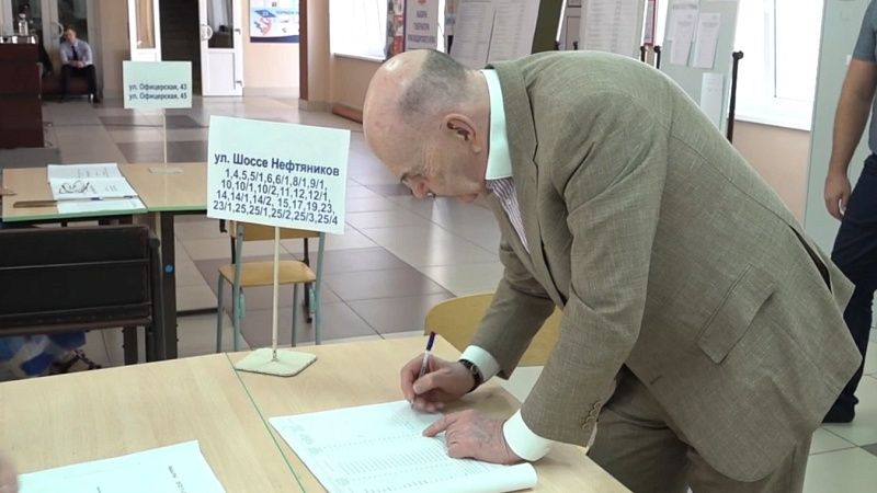 Главврач Краевой клинической больницы №1 Порханов проголосовал на выборах