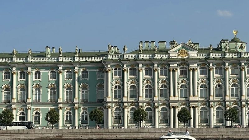 Посетитель Эрмитажа заплатит 847 тыс. за повреждение трона Павла I