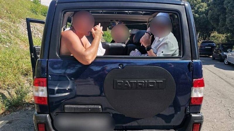 Джиппера-нелегала во время экскурсии задержали автоинспекторы в Сочи