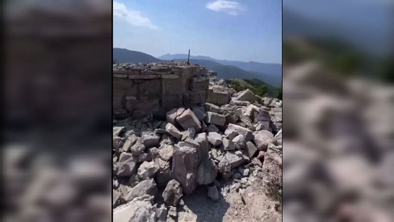 Вандалы разгромили и расписали «Грозовые ворота» в Геленджике