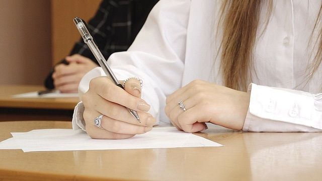 Учителей могут освободить от ручной проверки домашнего задания. Фото: телеканал «Краснодар»