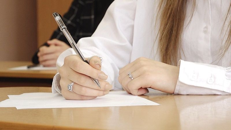 В России учителей могут освободить от ручной проверки домашнего задания 