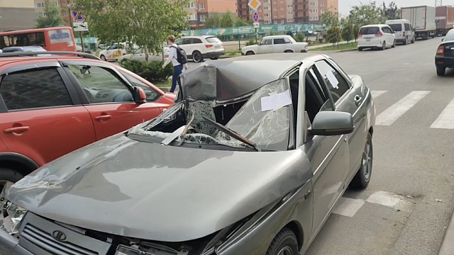 В соцсетях Краснодара распространили фейк о якобы падении обломков беспилотника на авто