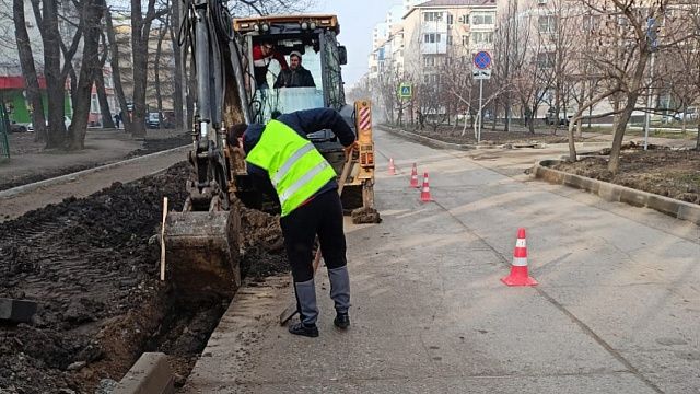 На улице Героя Яцкова продолжают ремонт дороги. Фото: пресс-служба администрации Краснодара