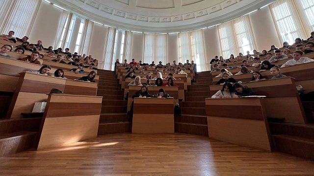 Сроки обучения в вузах для выпускников колледжей в России могут сократить. Фото: телеканал «Краснодар»
