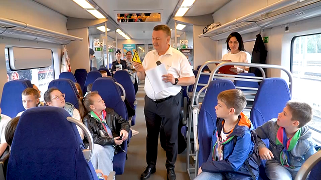 Сотрудники РЖД провели урок безопасности для школьников в Краснодаре