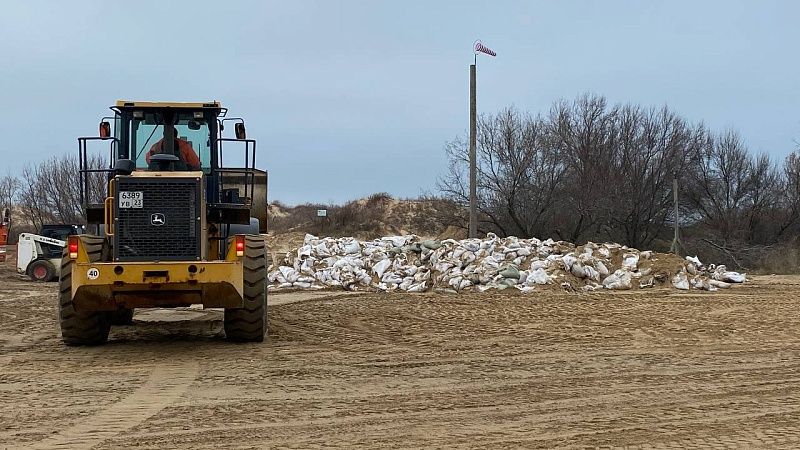 Вывоз мазутного песка ускорили в 10 раз в Анапе