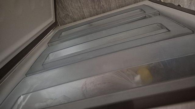 Отдыхающие нашли зарытые в землю холодильники с кровью на Сахалине 