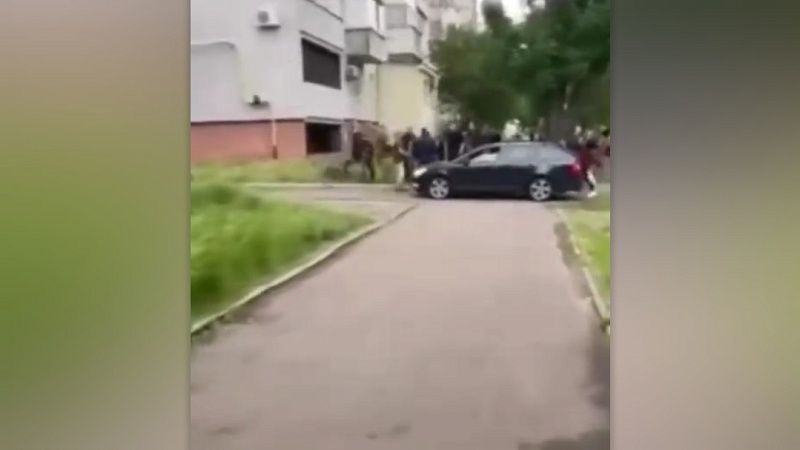 Жители напали на военкомов в украинском городе Черкассы